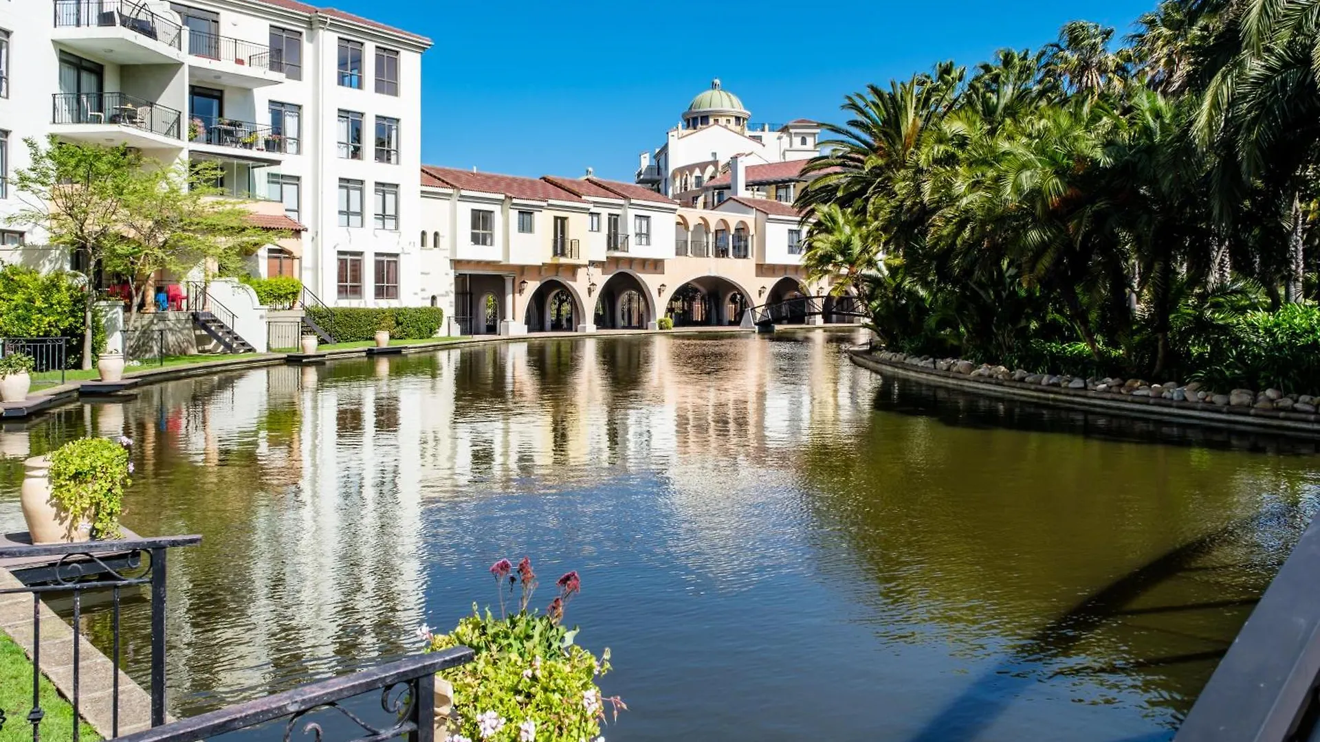 Belina - Island Club Canal Front Cape Town