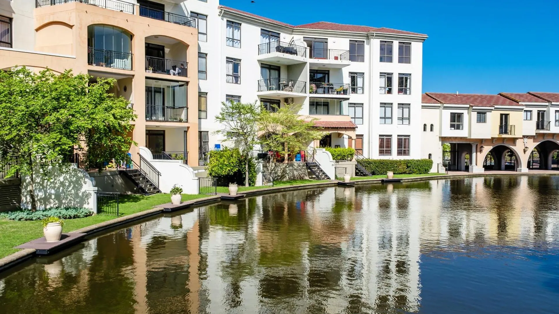 Apartment Belina - Island Club Canal Front Cape Town