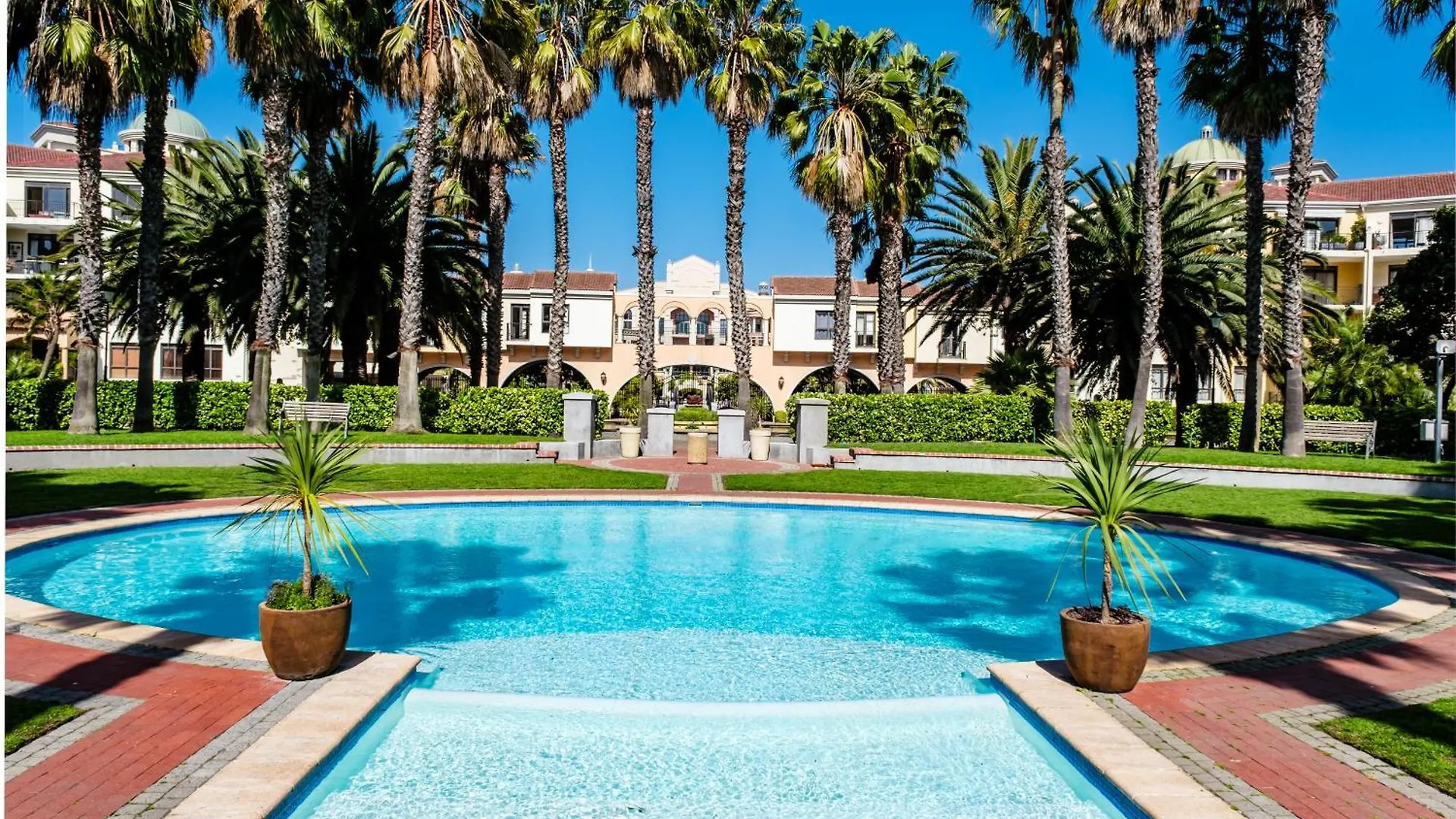 Apartment Belina - Island Club Canal Front Cape Town